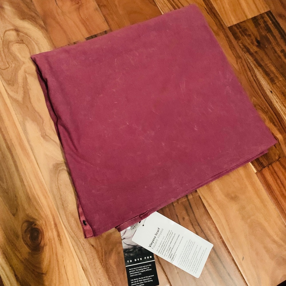 🔸 Lululemon vinyasa scarf WAPF pink NWT - Picture 2 of 5